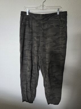 Athleta Brooklyn Textured Lined Jogger Pants Women's Size 14, Green Camo